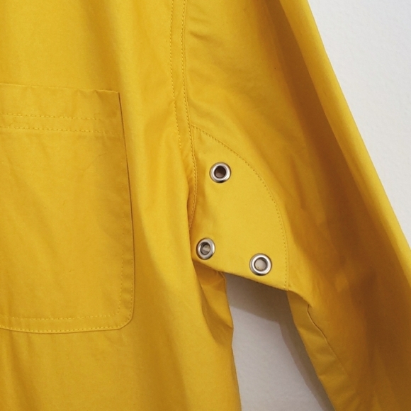 Vintage EMANUEL UNGARO Yellow Raincoat, Women's: Oversized Medium, $200 - Picture 7 of 10